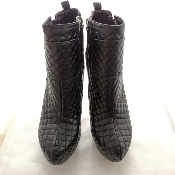 BRAND NEW Sophia & Lee quilted stiletto booties - Picture 8 of 12